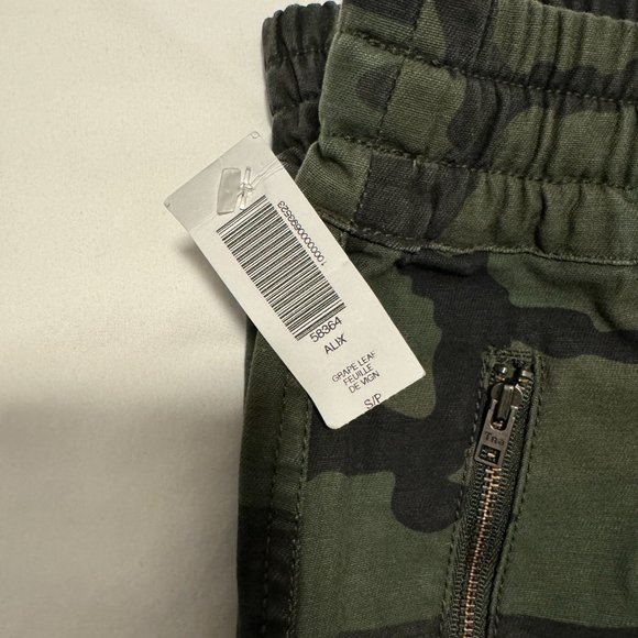 TNA Camo Cargo Pants BRAND NEW! - Picture 3 of 3